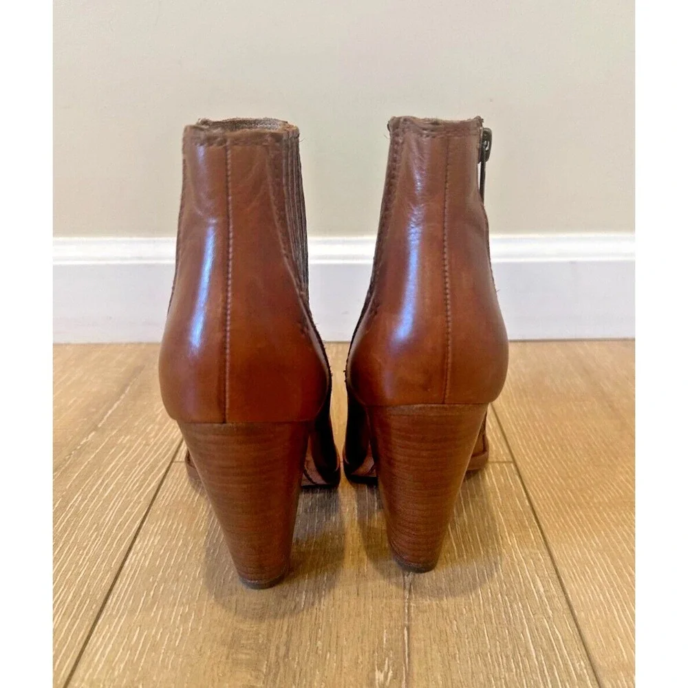 Frye Remy Chelsea Brown Leather‎ Women's Sz 6M Inside Zip Heeled Ankle Bootie